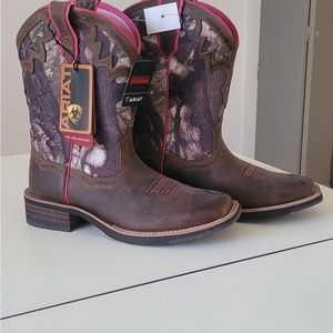 Women’s Ariat Cowboy Boots size 8